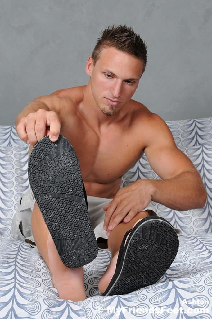 Ashton My Friends Feet sexy personal trainer bare feet wank spraying jizz over toes 2 porno gay pics 683x1024 - My Friend's Feet ripped muscle dude Ashton cums on his bare feet